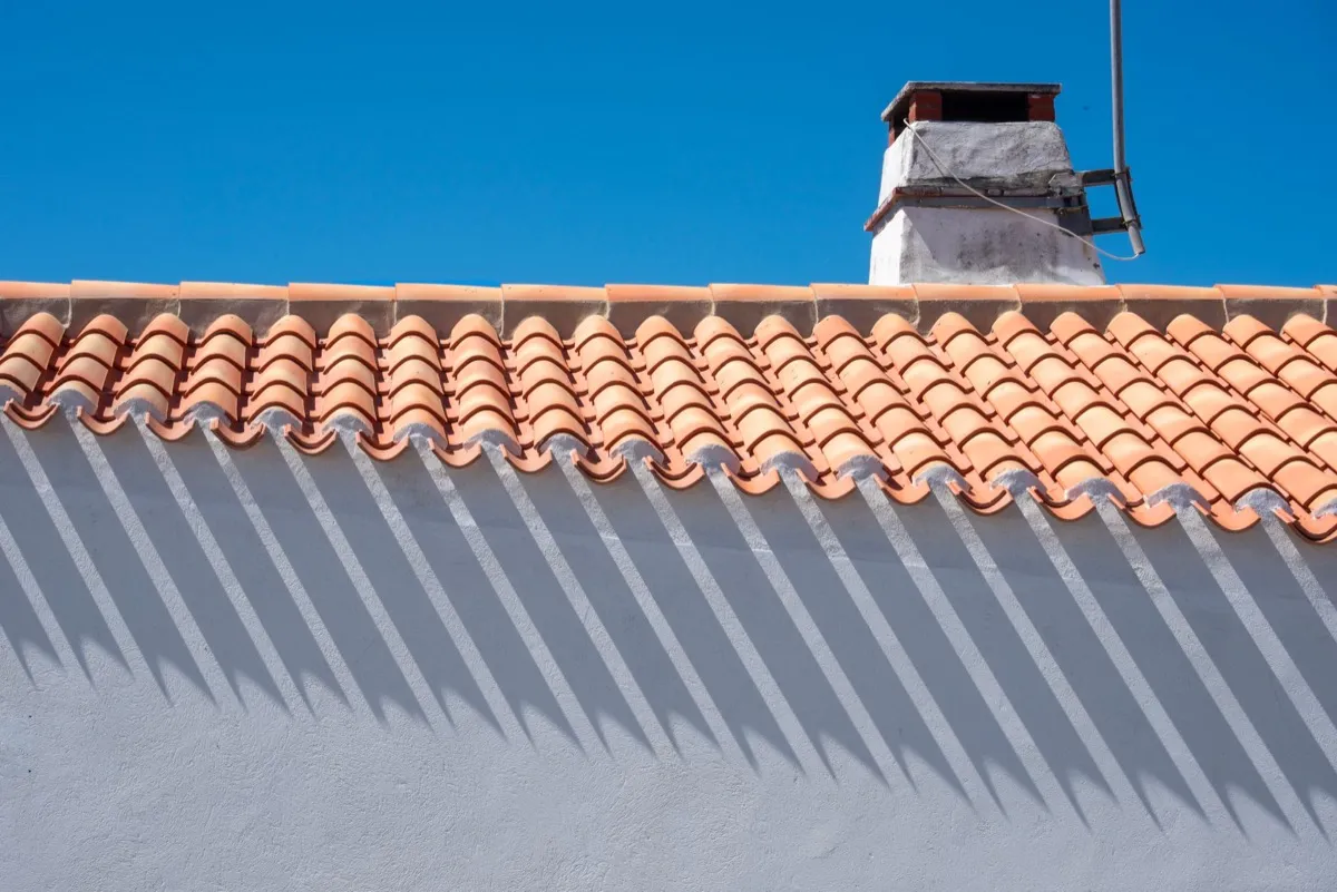 Roof ridge line and chimney on a home in Wylie, TX